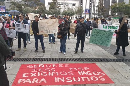 En Quito hubo plantones para exigir el abastecimiento de los medicamentos.