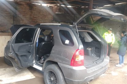 En este vehículo iban los sospechosos.