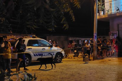La comunidad del barrio Regalo de Dios se alarmó por el asesinato.