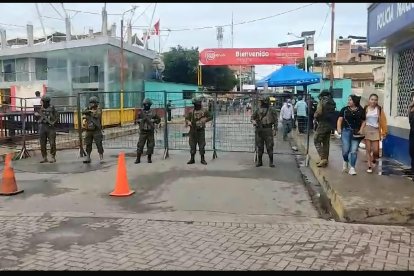 Presencia militar en Huaquillas por elecciones.