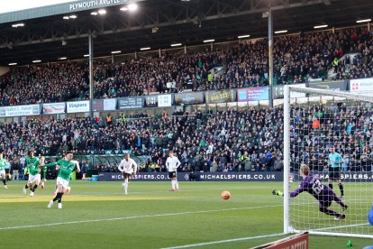 Ryan Hardy marcó el gol del triunfo del Plymouth Argyle sobre el Liverpool.