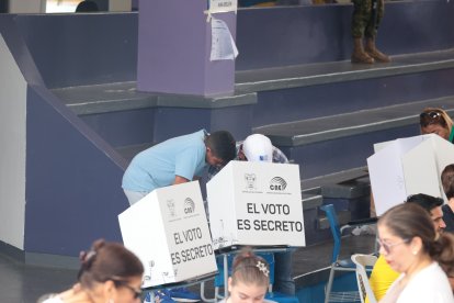 La jornada electoral en Ecuador avanzó sin mayores inconvenientes, según reportaron las autoridades.