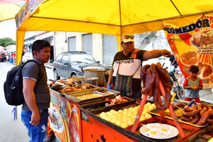 Los platos típicos fueron los protagonistas de la jornada electoral.