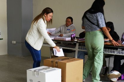 Hubo 16 candidatos en la primera vuelta.