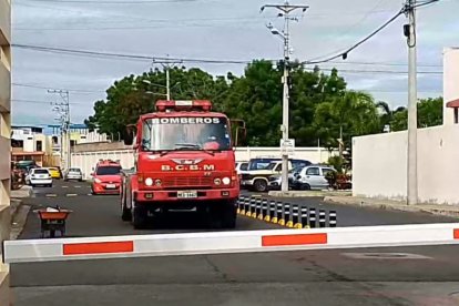 Bomberos de Manta hicieron lo posible por salvar las vidas.