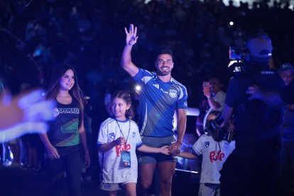 Alexander González durante su salida en la presentación de la plantilla.