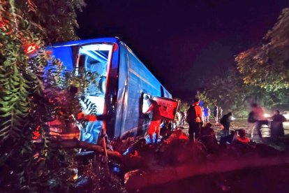 Se registran muertos y heridos tras accidente en Vía a la Costa.