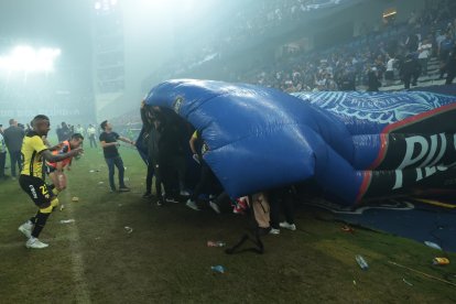 Increíble como terminó el Clásico del Astillero, los jugadores de Barcelona saliendo de la cancha.