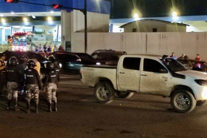 Varias personas y conductores trataban de ponerse a buen recaudo por el ataque armado.