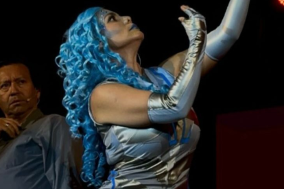 Sofía Caiche en su papel de Sofía IA en la 'Pareja Feliz'