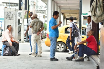 Estos trabajadores tienen en común que al ganar algo, el dinero va directo a cancelar deudas y fiados.