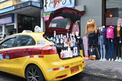De todo se puede encontrar sobre la avenida De La Prensa.