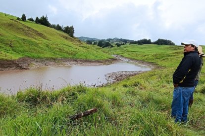 En la  parroquia Victoria del Portete, un reservorio colapsó.