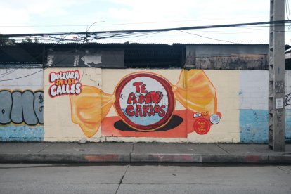 Murales que hablan el lenguaje del amor, transforman las calles en auténticas declaraciones de sentimientos.