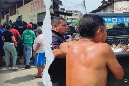 La pareja fue trasladada en carro particular a un centro médico, pero poco después falleció el hombre.
