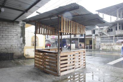 Como resultado del ataque, dos personas fallecieron y otras diez quedaron heridas.