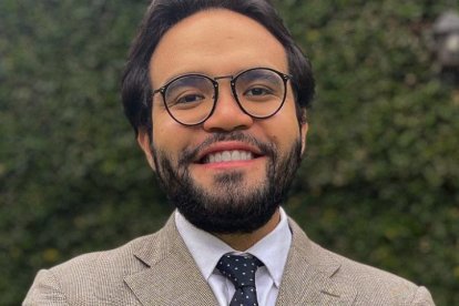 Esta es la foto compartida por Lama en una red social de tipo profesional.