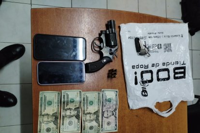 Esta arma es la que habrían utilizado para intimidar a sus víctimas.