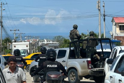 La Policía llegó al sitio y recabó varios indicios balísticos.