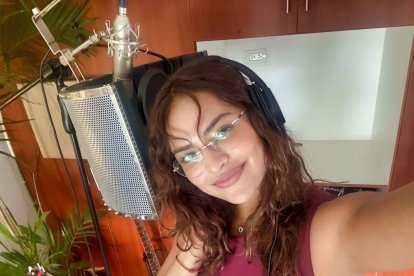 Nicky Dumas, cantante lojana de 23 años.