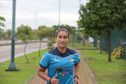 Zambrano pertenece a la Asociación de Árbitros del Guayas y entrena a diario en el parque Samanes.