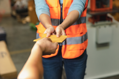 La decimocuarta remuneración la reciben los trabajadores en relación de dependencia.