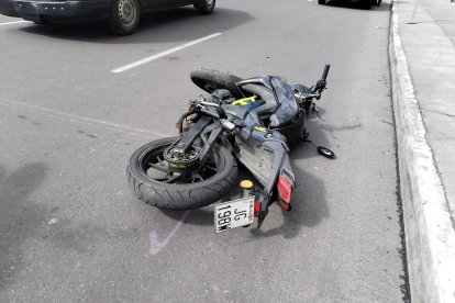 En esta moto se movilizaba el presunto delincuente.