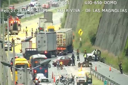 La vía con dirección a Tumbaco permanece cerrada.