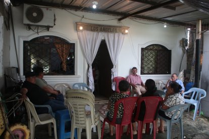 Familiares y amigos llegaran a la casa donde residía el niño.