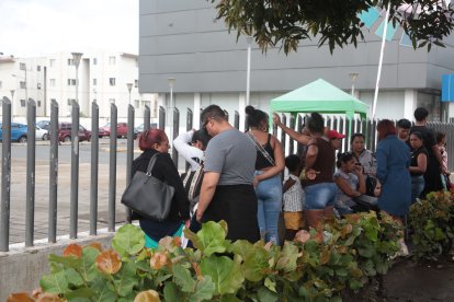 Los familiares del fallecido acudieron a la morgue.