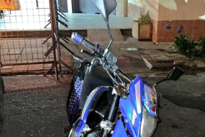 Esta moto también fue incautada en el caso.