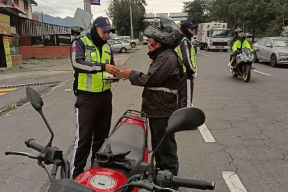 El Pico y Placa en Quito, se aplica de lunes a viernes.