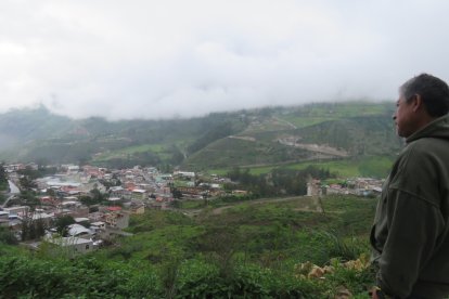 Damnificados de Alausí retornan por la falta de dinero a la zona del desastre.