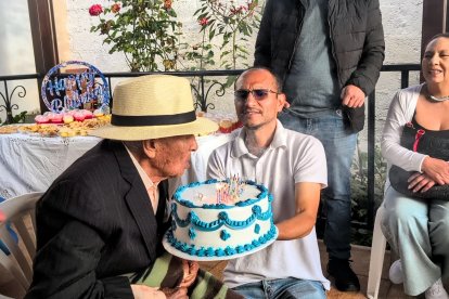 Sus hijos le organizaron la fiesta, recordando su historia y legado.