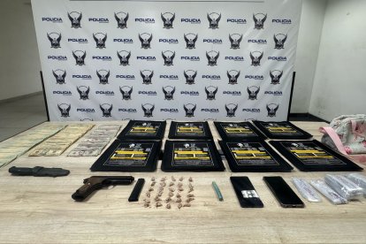 Parte de las evidencias recabadas a la mujer.