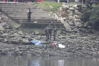 Cuerpo hallado en el estero Mogollón, en Guayaquil.