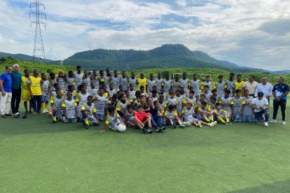 Todos los chicos y los exjugadores. Los integrantes de Africando estrenando uniformes. 

FECHA: 24/02/2025
AG-AGENCIA
AG-PERIODISTA