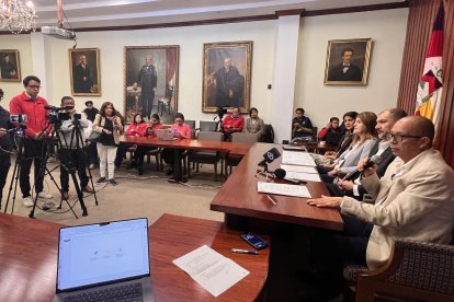 Autoridades dieron detalles del examen preparatorio de la UCuenca.