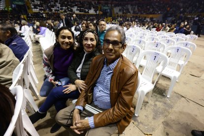 Kléver Guzmán fue acompañado de su esposa e hija.