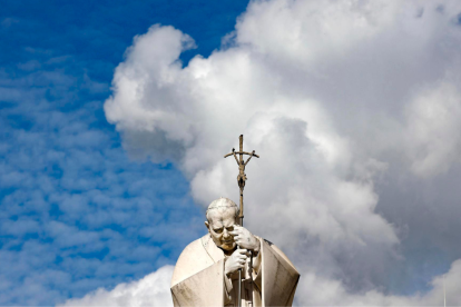 Millones piden por la salud del papa Francisco.