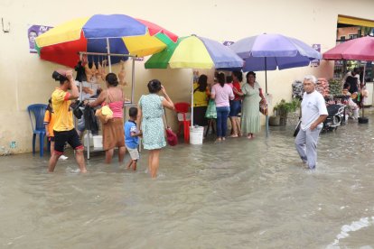 Las ventas de los comerciantes han bajado debido a la dificultad para salir a comprar.