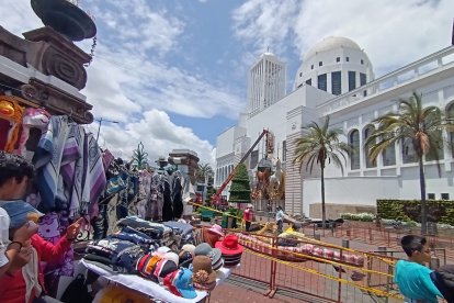 La alegoría en la Catedral empezó a colocarse desde el mediodía del viernes 28 de febrero.