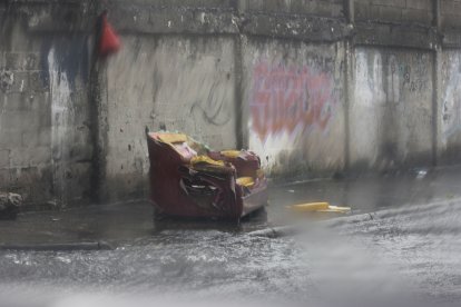 El hecho se produjo en una esquina, junto a un viejo sillón.