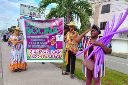 Así recibieron a los turistas en Esmeraldas.