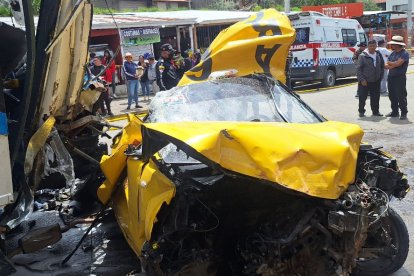 Asi quedó el taxi luego del impacto.