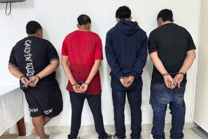 Los individuos llevaban un arma de fuego para amedrentar al taxista durante el secuestro en Quito.