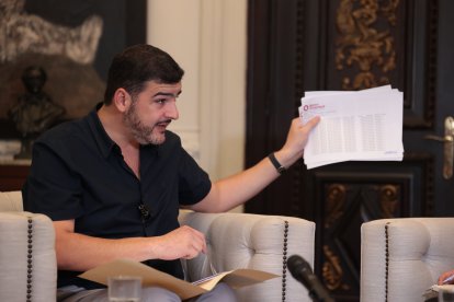 Aquiles Álvarez mostró a este Diario los documentos de su defensa en el caso Triple A.