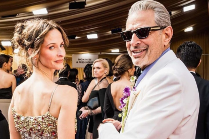 Emilie Livingston y Jeff Goldblum en los Óscar 2025.