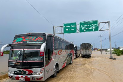 El paso estaba impedido para vehículos livianos.