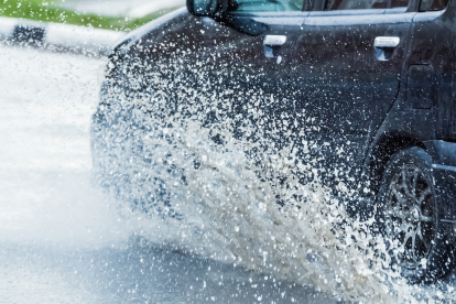 Protege tu auto de la lluvia para alargar su buen estado.